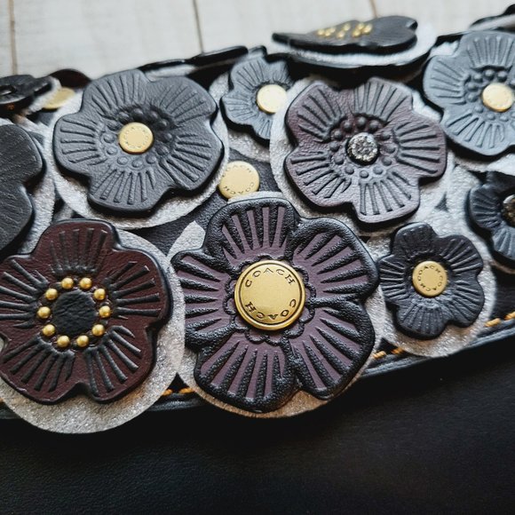 NWT Coach Tea Rose Floral Applique Black Clutch - Picture 2 of 11